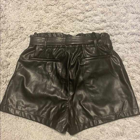 Leather shorts - Picture 2 of 2